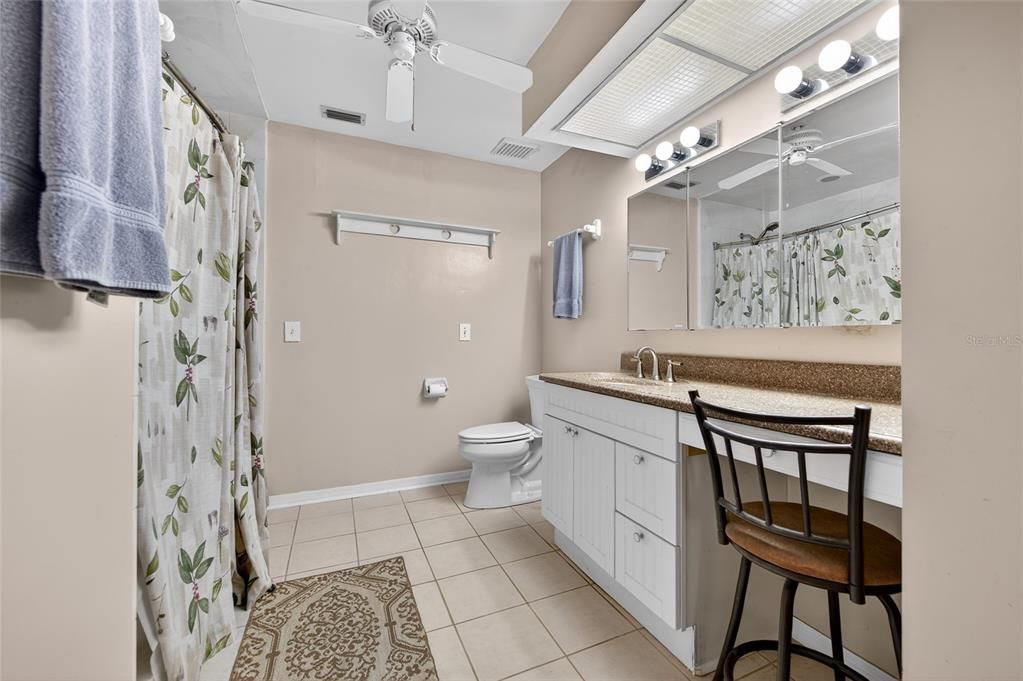 Activo con contrato: $249,000 (3 camas, 2 baños, 1455 Pies cuadrados)
