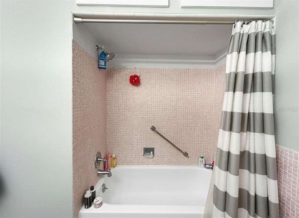 На продажу: $114,900 (2 спален, 1 ванн, 816 Квадратных фут)