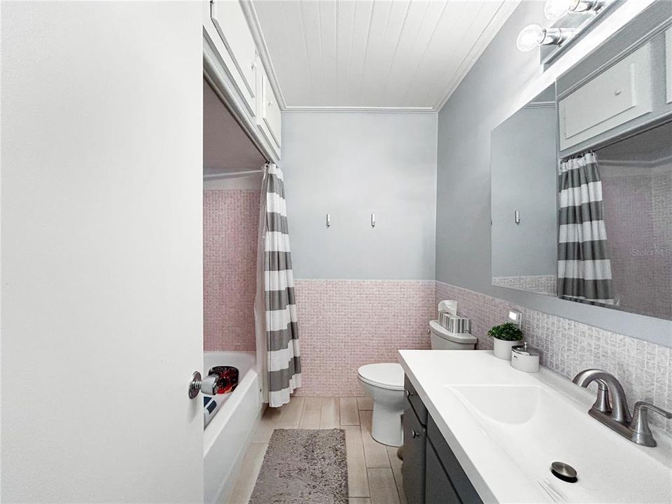 На продажу: $114,900 (2 спален, 1 ванн, 816 Квадратных фут)