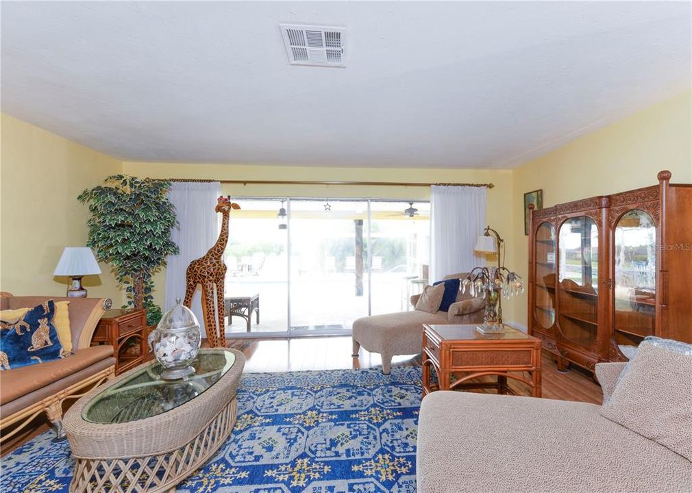 For Sale: $780,000 (3 beds, 2 baths, 2599 Square Feet)