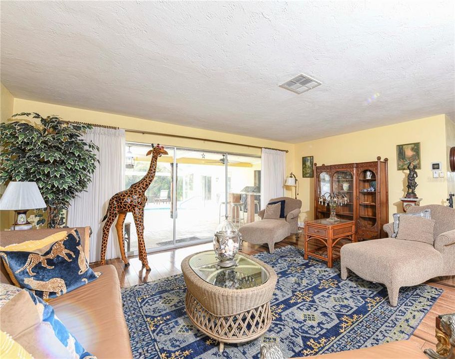 For Sale: $780,000 (3 beds, 2 baths, 2599 Square Feet)
