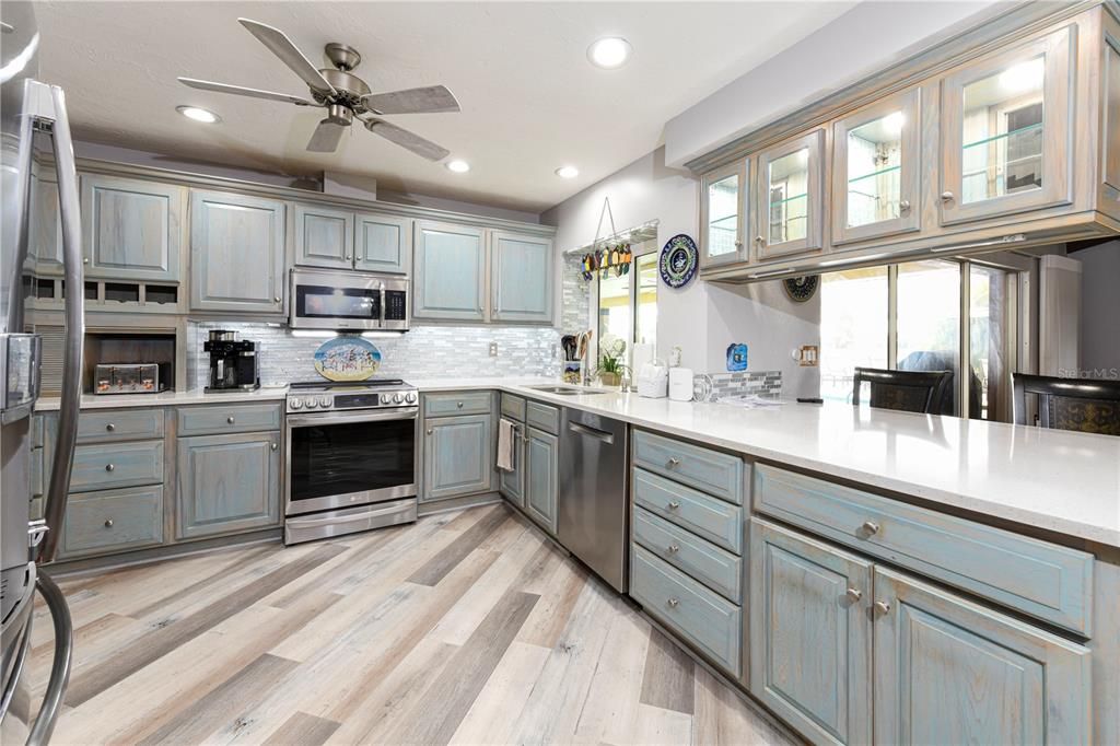 For Sale: $780,000 (3 beds, 2 baths, 2599 Square Feet)