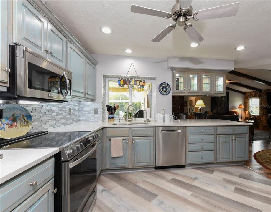 For Sale: $780,000 (3 beds, 2 baths, 2599 Square Feet)
