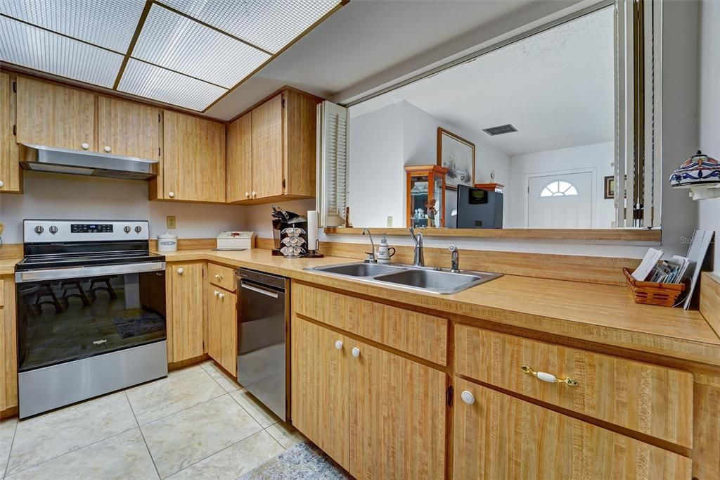 На продажу: $144,900 (2 спален, 2 ванн, 1000 Квадратных фут)