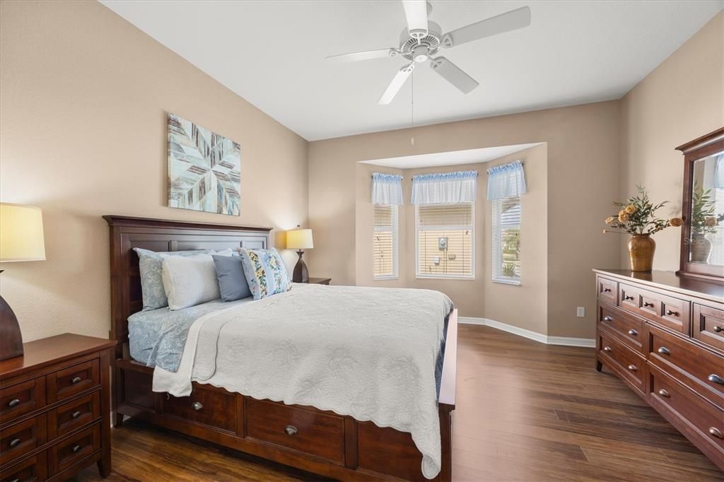 На продажу: $299,000 (2 спален, 2 ванн, 1385 Квадратных фут)