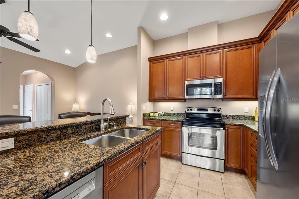 На продажу: $299,000 (2 спален, 2 ванн, 1385 Квадратных фут)