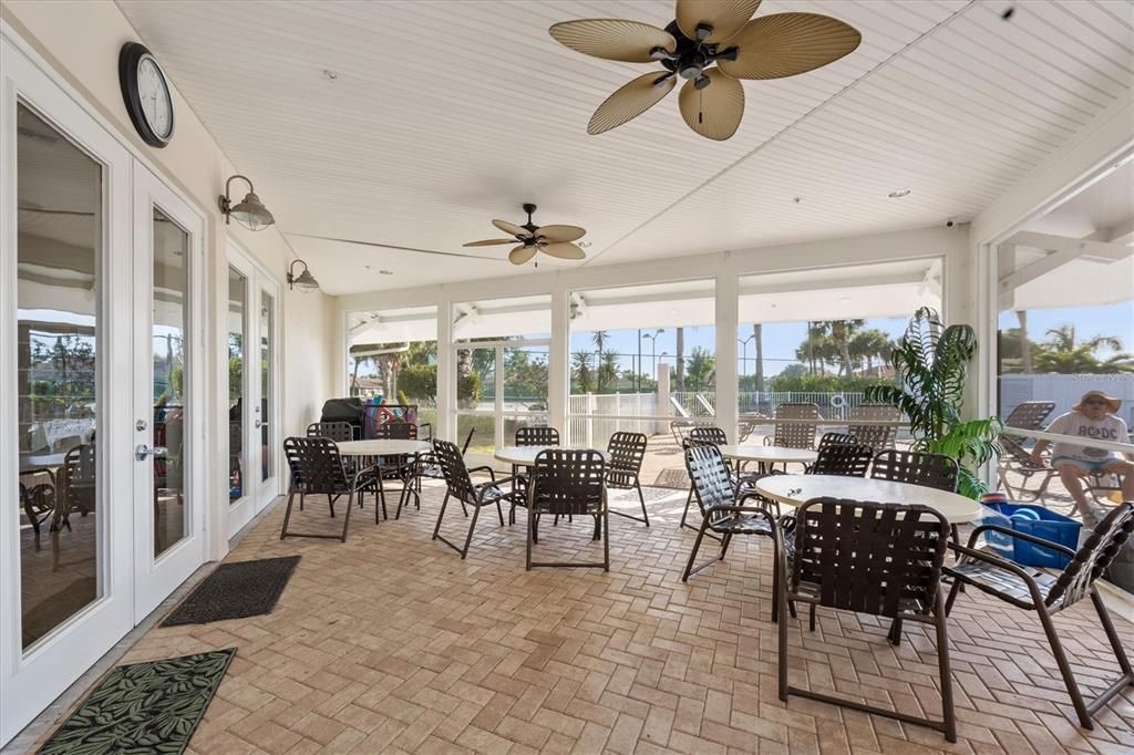 На продажу: $299,000 (2 спален, 2 ванн, 1385 Квадратных фут)