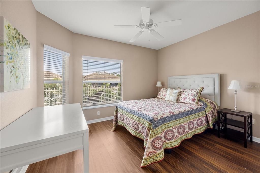 На продажу: $299,000 (2 спален, 2 ванн, 1385 Квадратных фут)