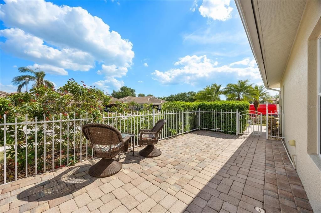 На продажу: $299,000 (2 спален, 2 ванн, 1385 Квадратных фут)