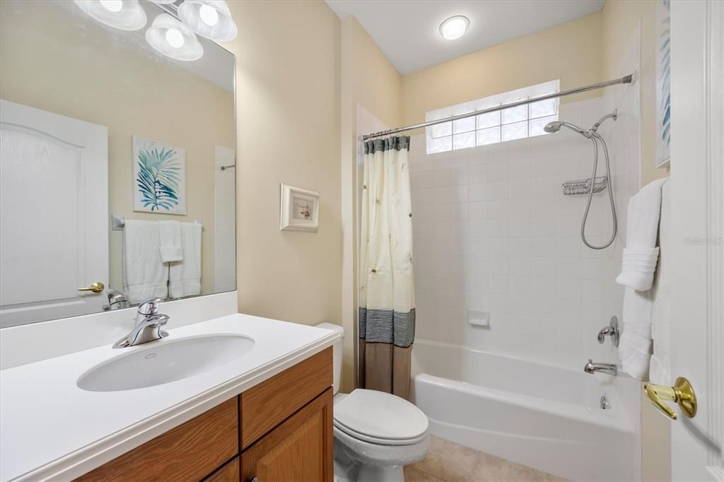 На продажу: $299,000 (2 спален, 2 ванн, 1385 Квадратных фут)