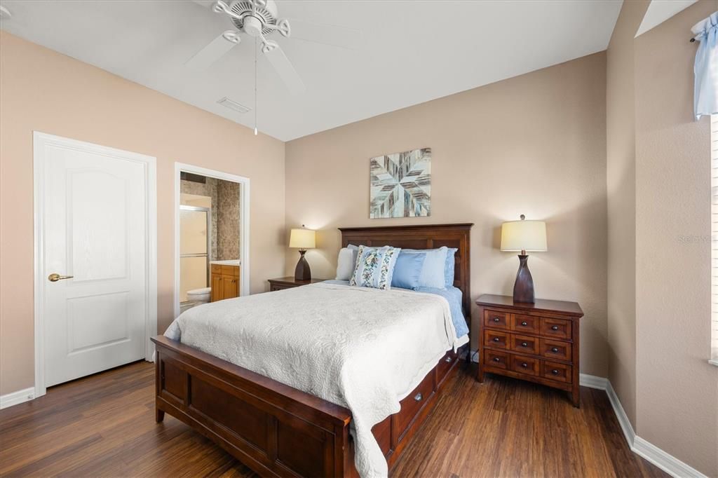 На продажу: $299,000 (2 спален, 2 ванн, 1385 Квадратных фут)