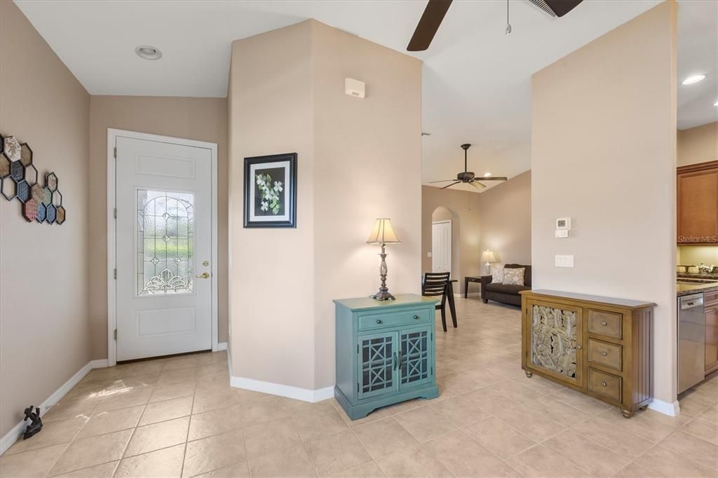 На продажу: $299,000 (2 спален, 2 ванн, 1385 Квадратных фут)