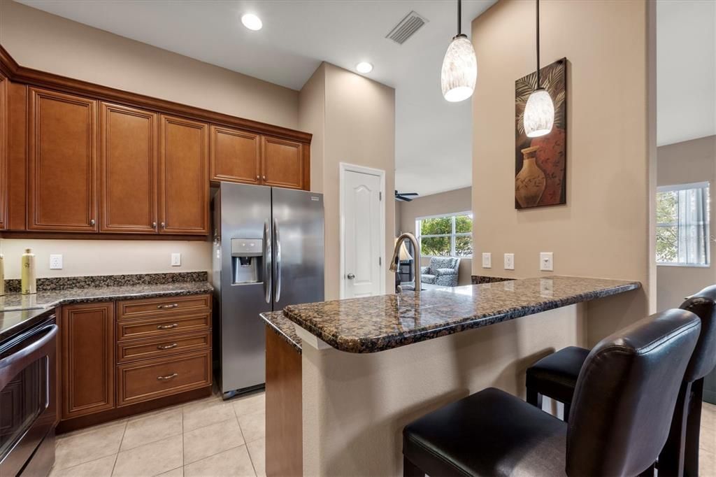 На продажу: $299,000 (2 спален, 2 ванн, 1385 Квадратных фут)