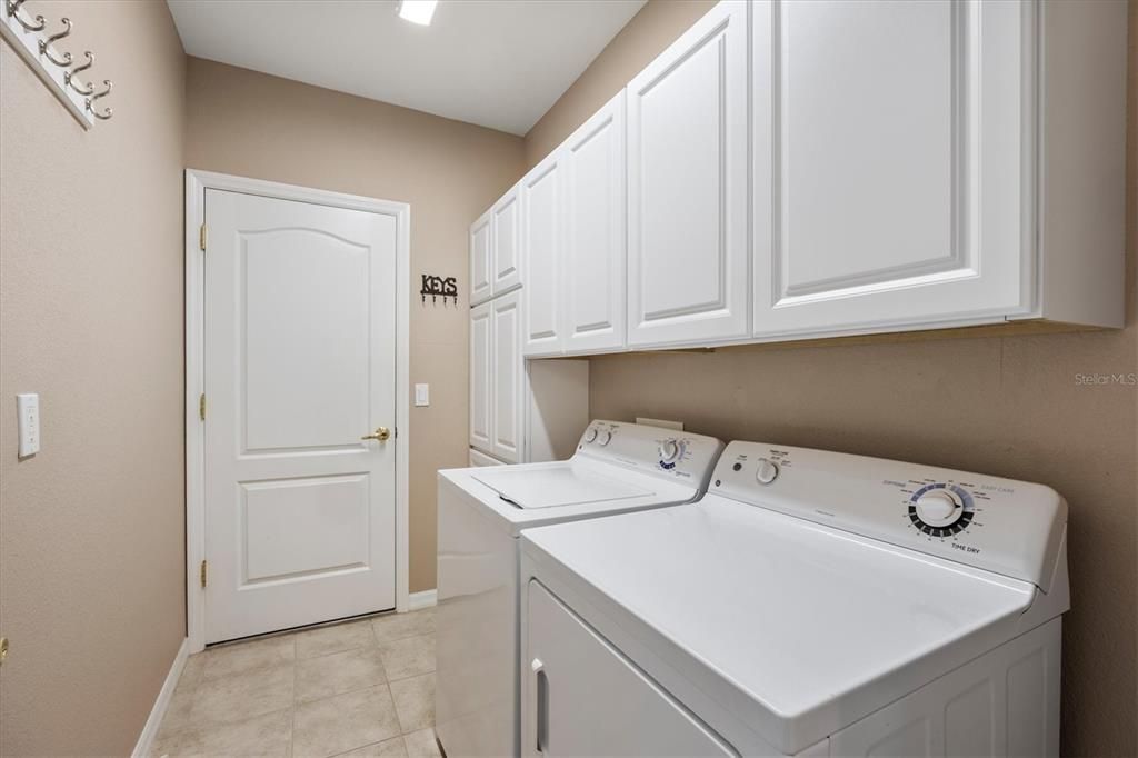 На продажу: $299,000 (2 спален, 2 ванн, 1385 Квадратных фут)