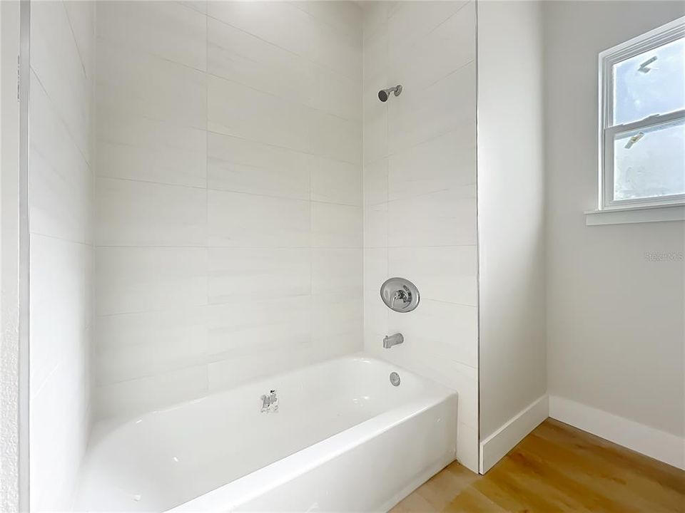 For Rent: $2,450 (3 beds, 2 baths, 1250 Square Feet)