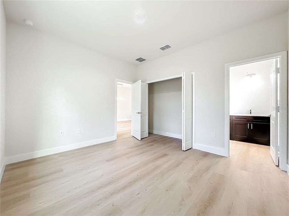 For Rent: $2,450 (3 beds, 2 baths, 1250 Square Feet)