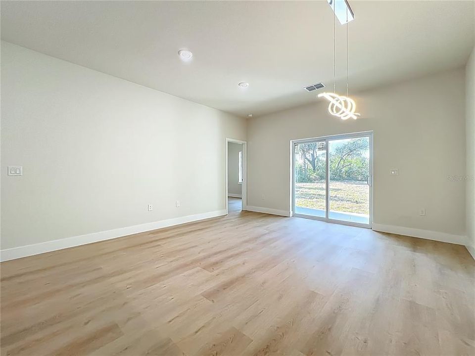 For Rent: $2,450 (3 beds, 2 baths, 1250 Square Feet)