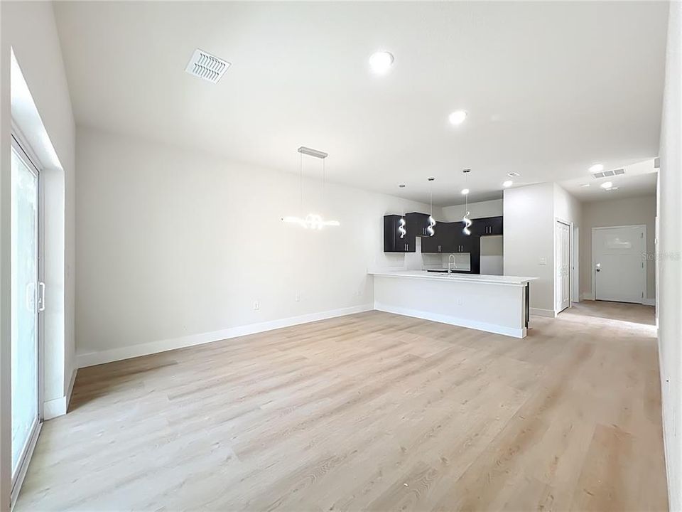 For Rent: $2,450 (3 beds, 2 baths, 1250 Square Feet)