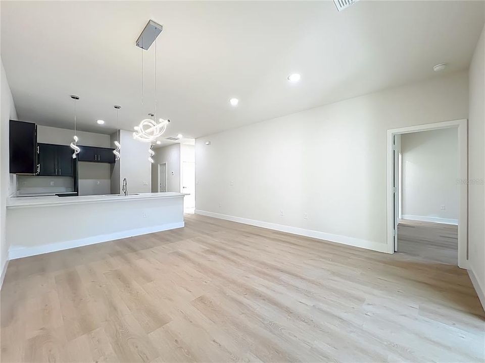 For Rent: $2,450 (3 beds, 2 baths, 1250 Square Feet)