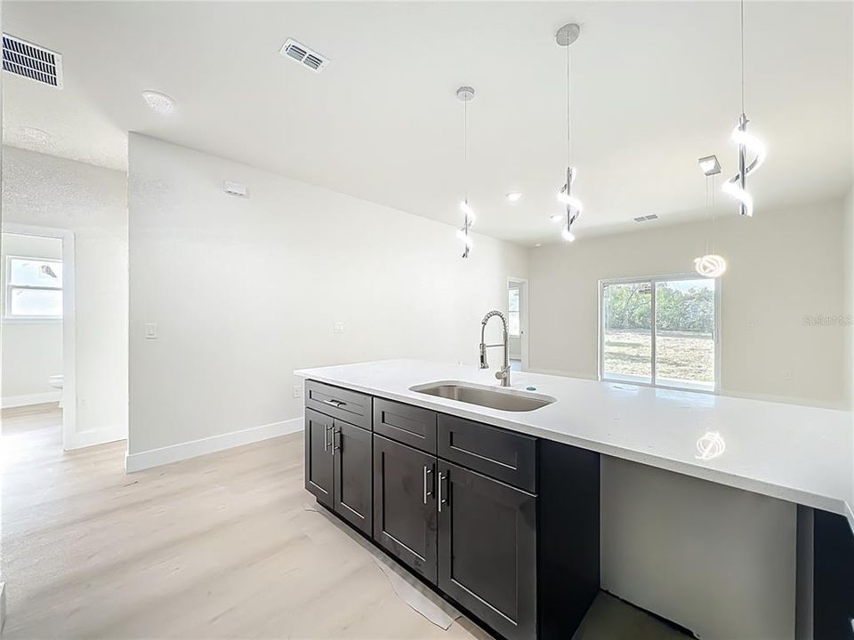 For Rent: $2,450 (3 beds, 2 baths, 1250 Square Feet)