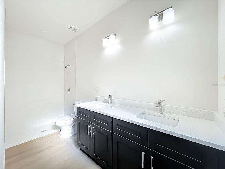 For Rent: $2,450 (3 beds, 2 baths, 1250 Square Feet)