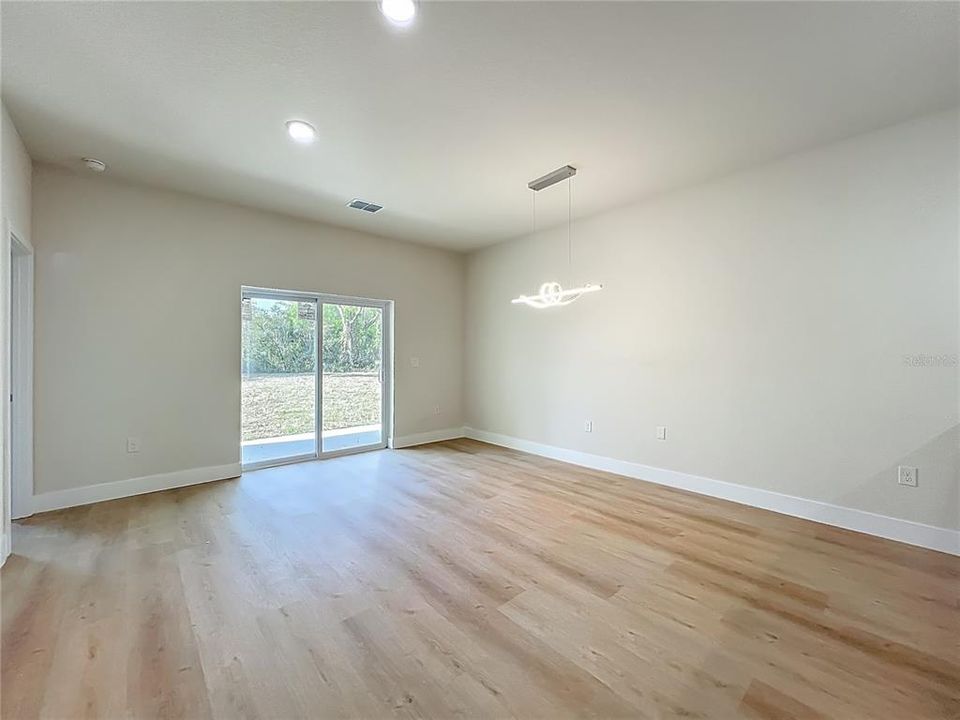 For Rent: $2,450 (3 beds, 2 baths, 1250 Square Feet)