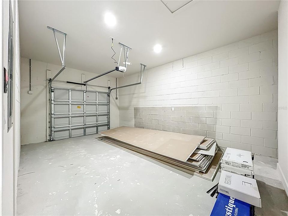 For Rent: $2,450 (3 beds, 2 baths, 1250 Square Feet)