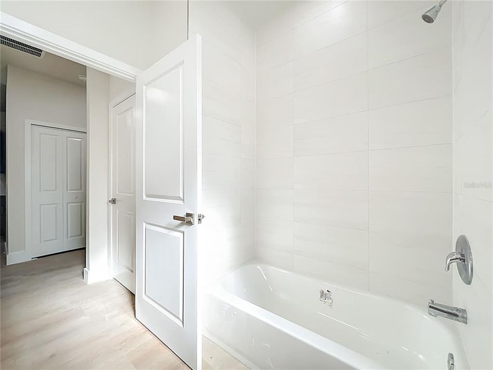 For Rent: $2,450 (3 beds, 2 baths, 1250 Square Feet)