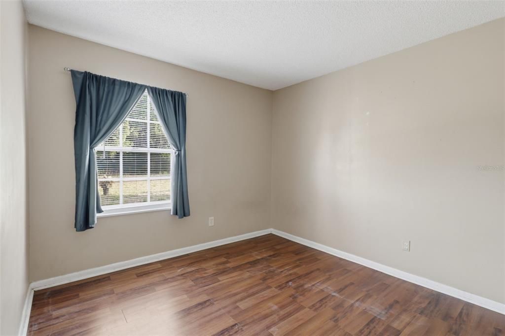 Activo con contrato: $177,900 (3 camas, 1 baños, 975 Pies cuadrados)