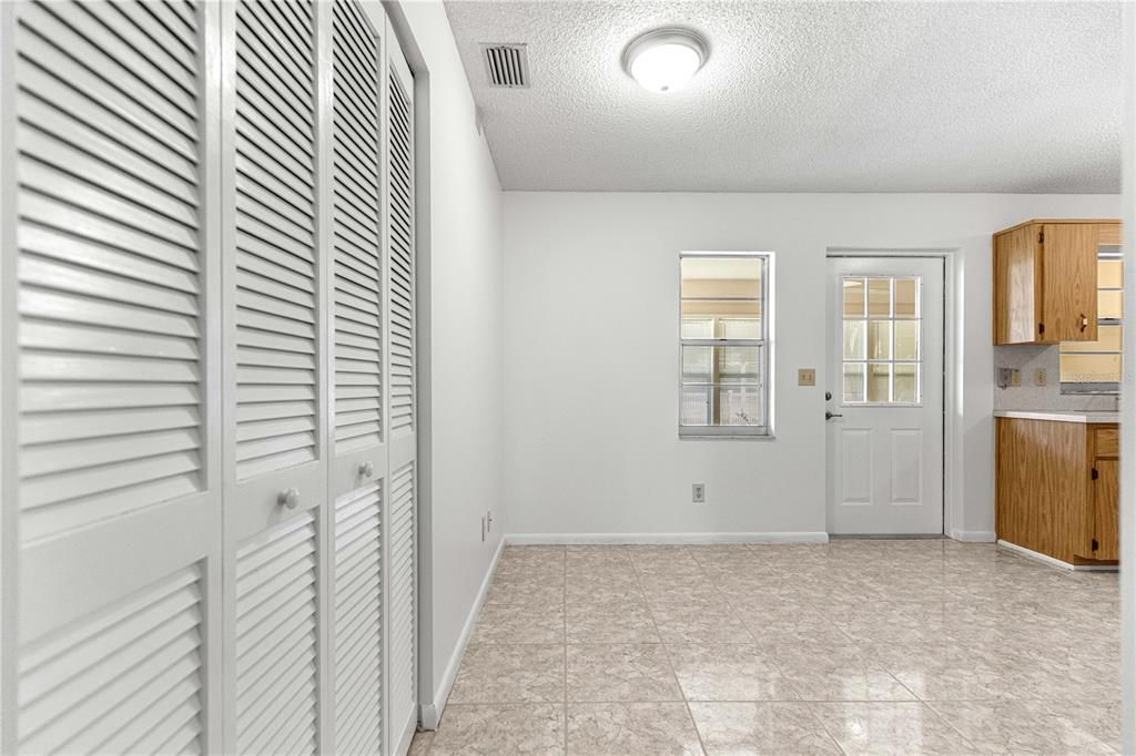 待售: $145,000 (2 贝兹, 2 浴室, 1204 平方英尺)