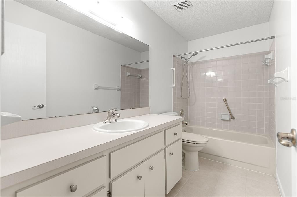 待售: $145,000 (2 贝兹, 2 浴室, 1204 平方英尺)