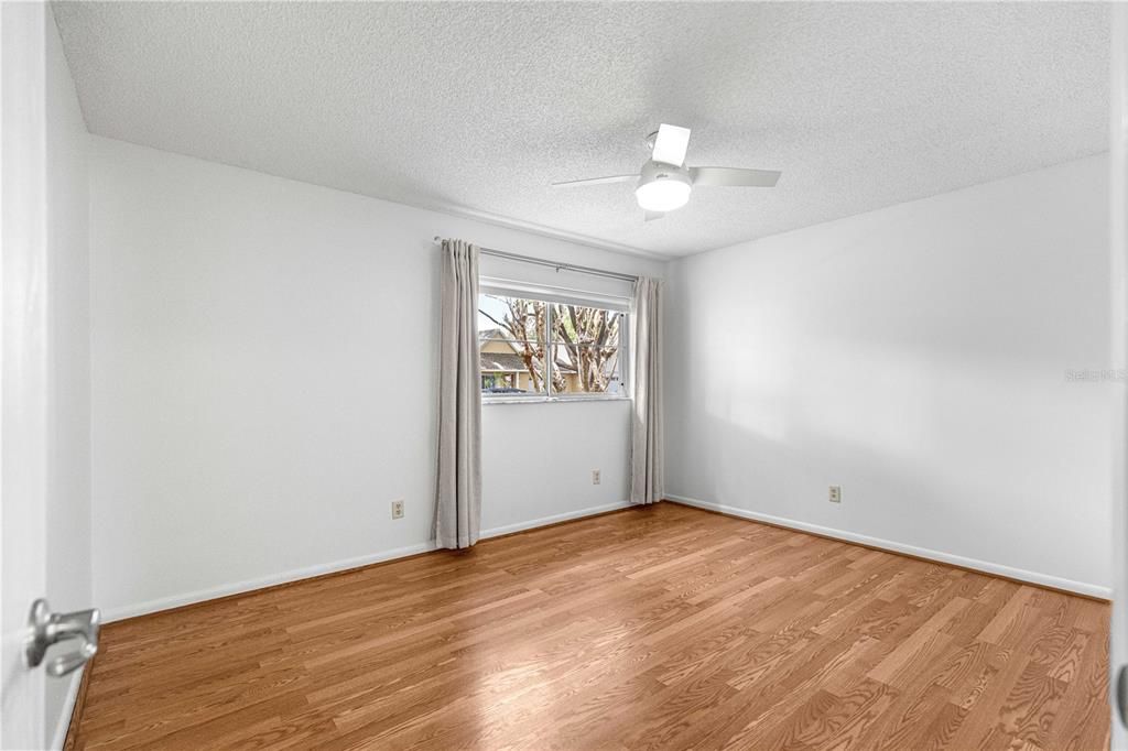 待售: $145,000 (2 贝兹, 2 浴室, 1204 平方英尺)