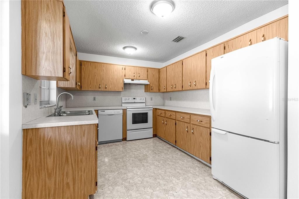 待售: $145,000 (2 贝兹, 2 浴室, 1204 平方英尺)