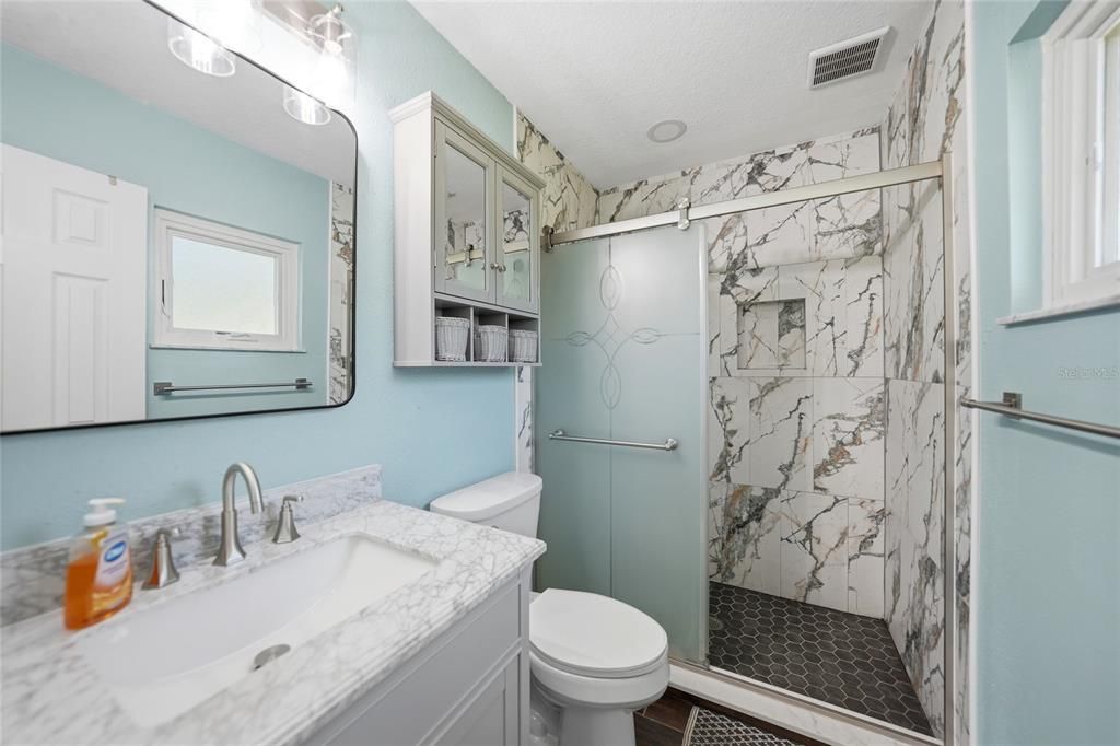 Activo con contrato: $359,000 (3 camas, 2 baños, 1200 Pies cuadrados)