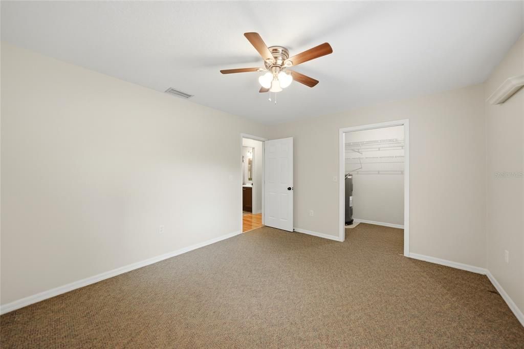 Activo con contrato: $359,000 (3 camas, 2 baños, 1200 Pies cuadrados)