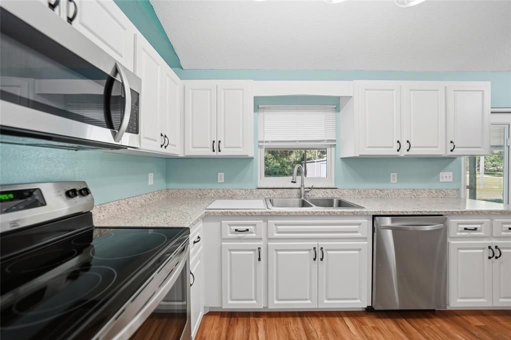 Activo con contrato: $359,000 (3 camas, 2 baños, 1200 Pies cuadrados)