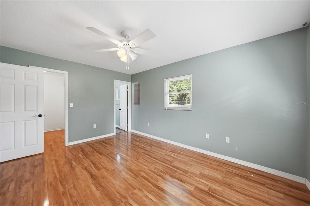 Activo con contrato: $359,000 (3 camas, 2 baños, 1200 Pies cuadrados)