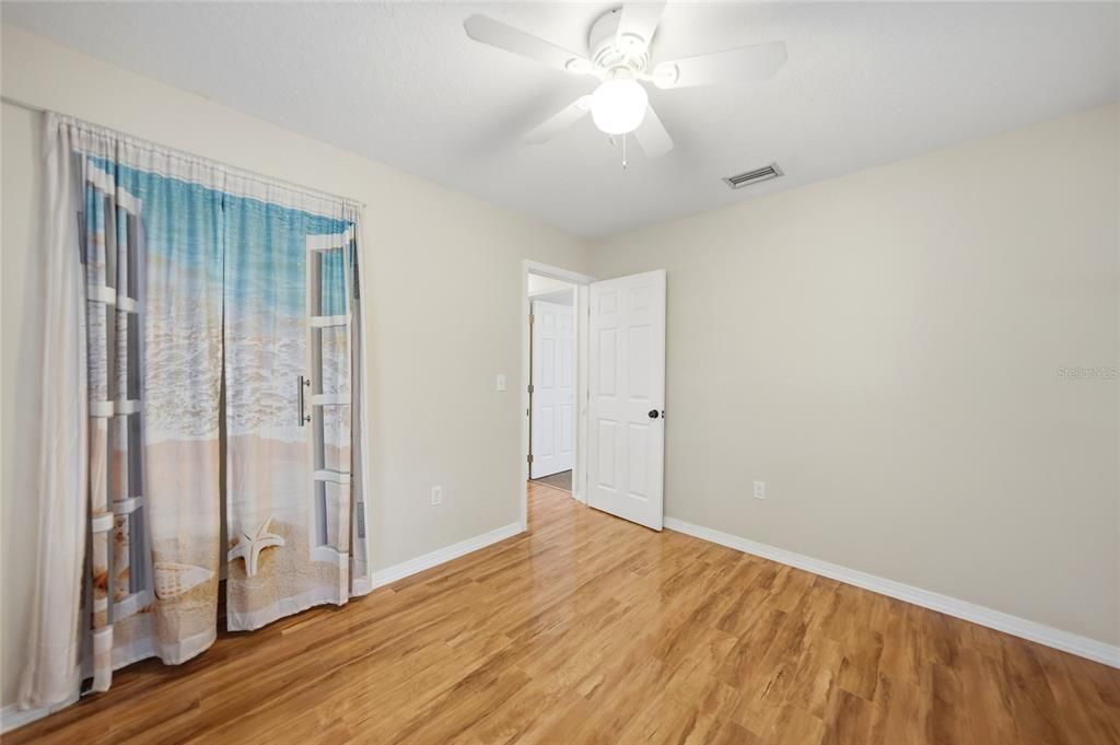 Activo con contrato: $359,000 (3 camas, 2 baños, 1200 Pies cuadrados)
