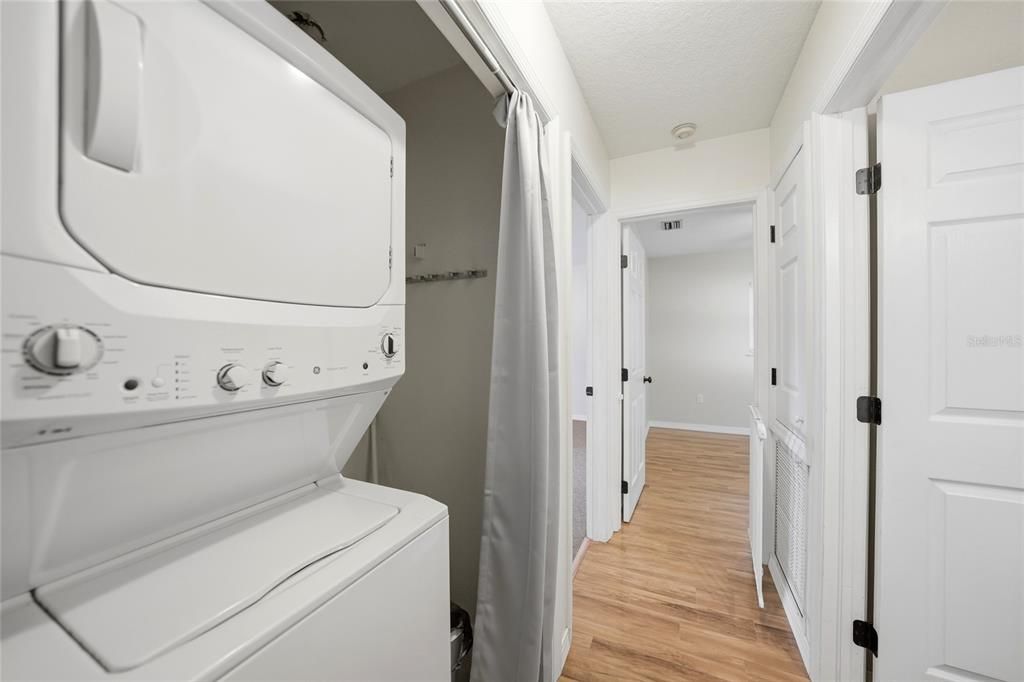 Activo con contrato: $359,000 (3 camas, 2 baños, 1200 Pies cuadrados)