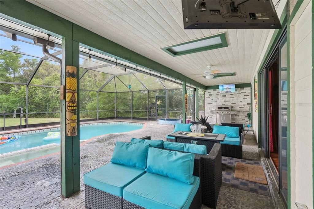 En Venta: $959,900 (4 camas, 2 baños, 2481 Pies cuadrados)