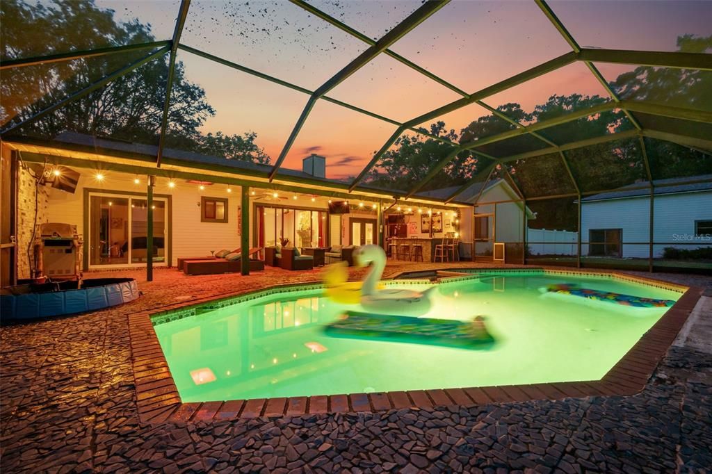 En Venta: $959,900 (4 camas, 2 baños, 2481 Pies cuadrados)
