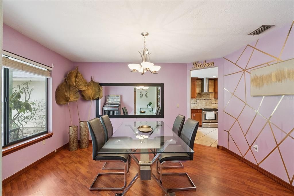 En Venta: $959,900 (4 camas, 2 baños, 2481 Pies cuadrados)