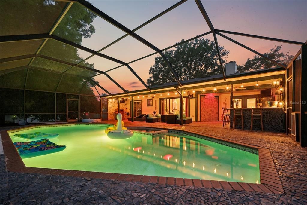 En Venta: $959,900 (4 camas, 2 baños, 2481 Pies cuadrados)