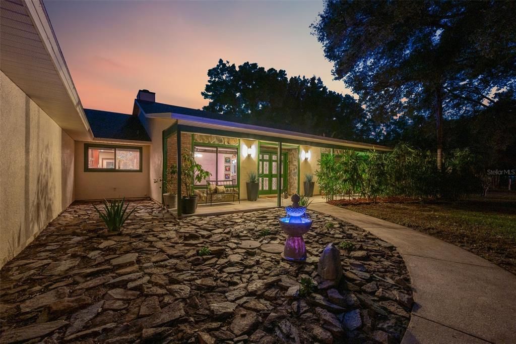 En Venta: $959,900 (4 camas, 2 baños, 2481 Pies cuadrados)