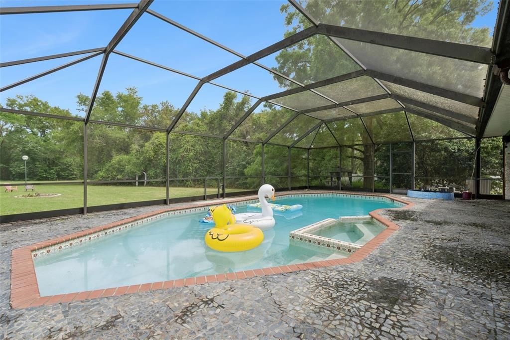 En Venta: $959,900 (4 camas, 2 baños, 2481 Pies cuadrados)