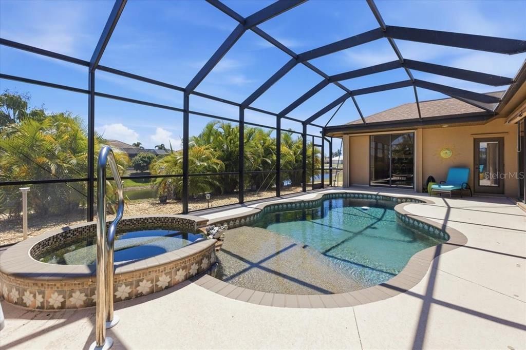 Activo con contrato: $549,900 (3 camas, 3 baños, 2413 Pies cuadrados)
