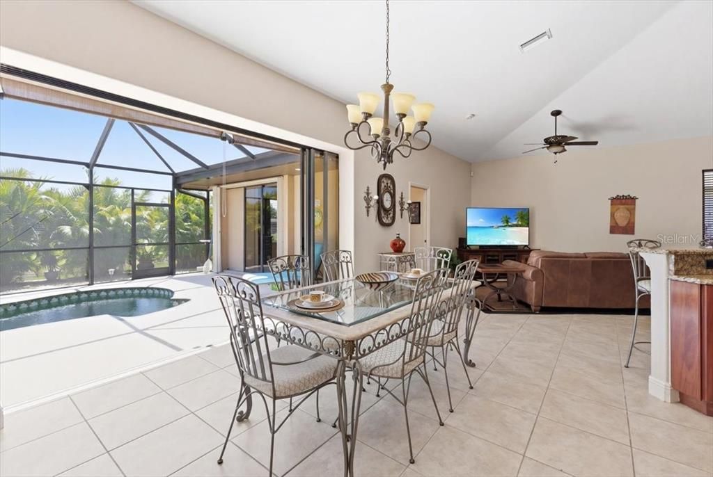 Activo con contrato: $549,900 (3 camas, 3 baños, 2413 Pies cuadrados)