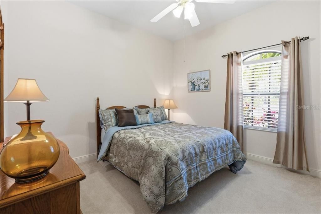 Activo con contrato: $549,900 (3 camas, 3 baños, 2413 Pies cuadrados)