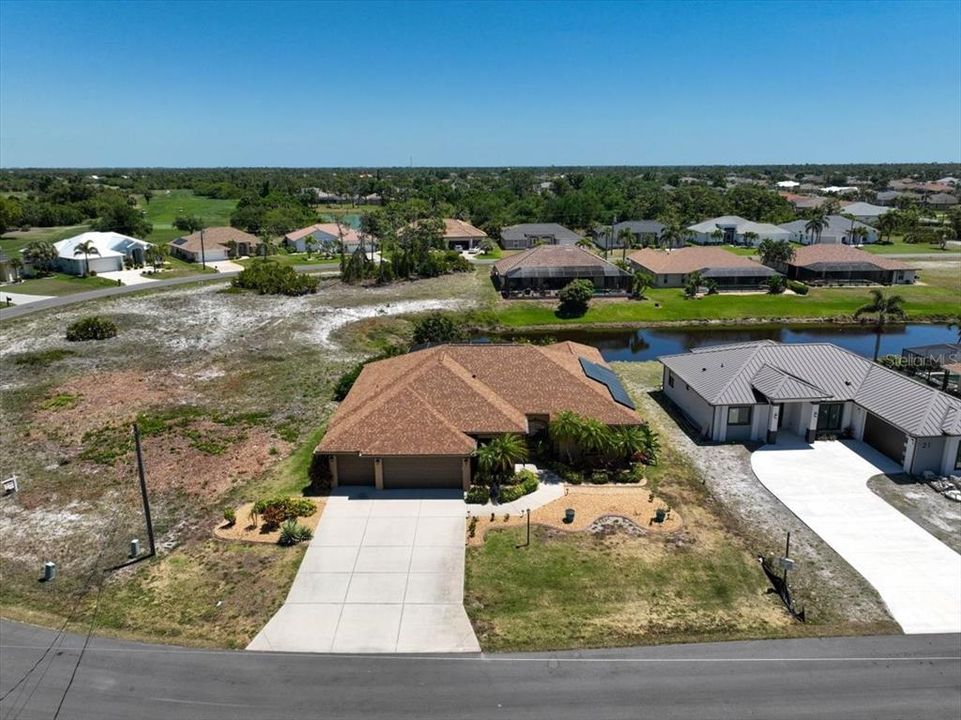 Activo con contrato: $549,900 (3 camas, 3 baños, 2413 Pies cuadrados)