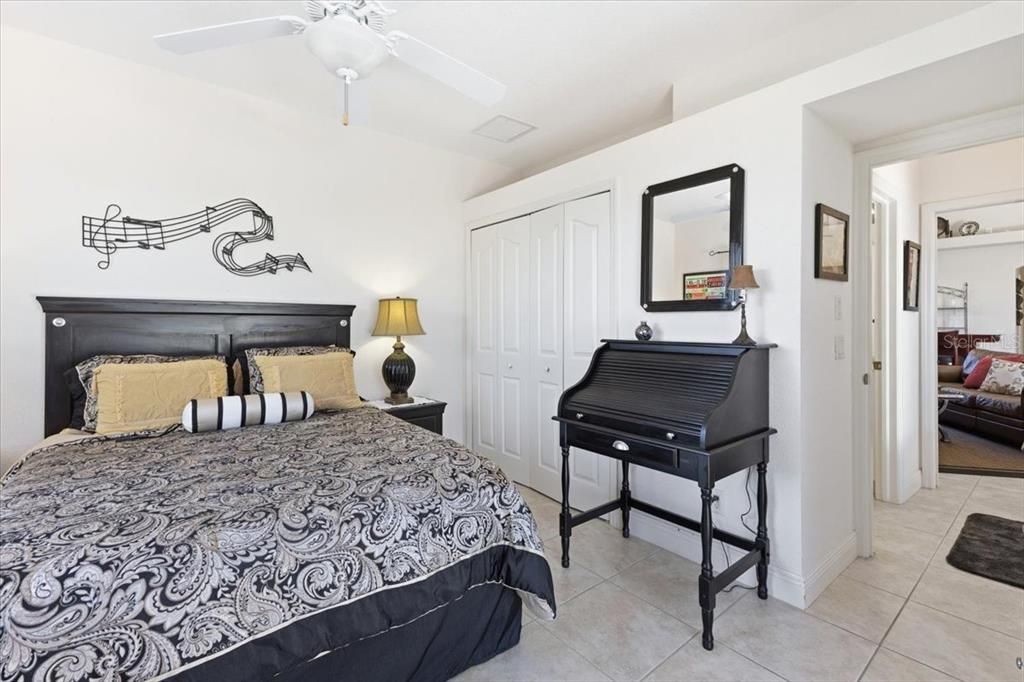 Activo con contrato: $549,900 (3 camas, 3 baños, 2413 Pies cuadrados)